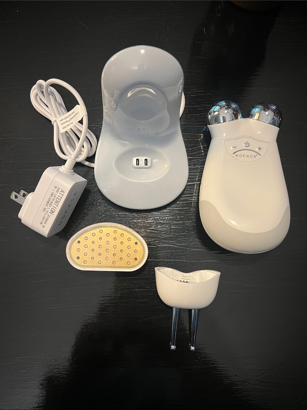NuFACE White Microcurrent Facial Toning Kit with Dock and Heads